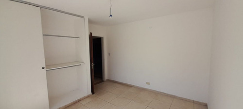 Casa Tipo Ph 3 Ambientes Muy Comodo En Castelar