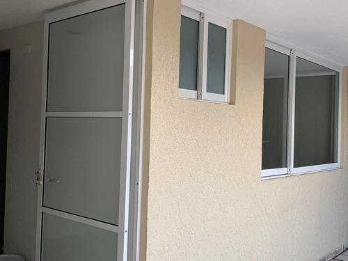 Imagen 2 de 20 de Venta De Casa Remodelada!!! En Colonia Santa Cecilia De 237m