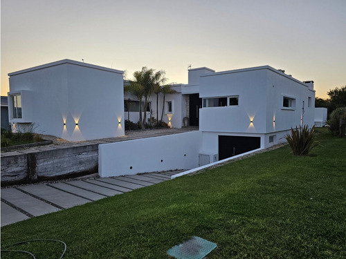 Casa En Venta En Costa Esmeralda - Residencial I 528