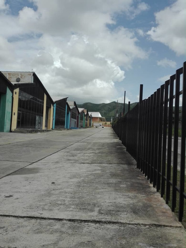 Imagen 2 de 12 de (mag-47) Galpón En Zona Industrial Castillete