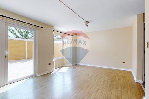 Entrega Inmediata | Casa Con Gran Patio Remodelada