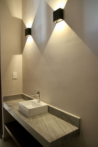 Casa En Venta De 3 Recamaras Con Cuarto De Servicio Ubicada En Montes De Ame.