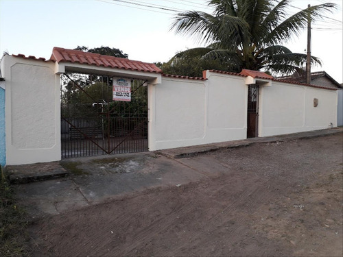 Oportunidade Imperdível! Vendo Casa Em Araruama São Vicente Na Região Dos Lagos-rj 1 Quarto-suíte Garagem Coberta(1 Vaga) E Descoberta(3 Vagas) Quintal Grande Com Frutíferas Varandão Em L