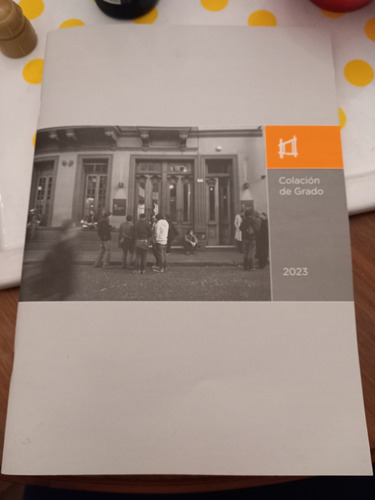 Universidad Del Cine Colación De Grado 2023 (Usado)