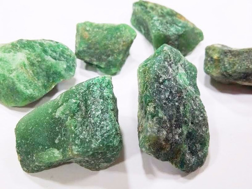 Gema Jade Verde Bruta Natural 2cm Pedra P/colecionador