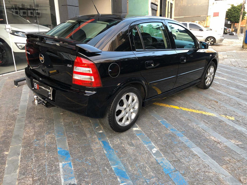 Chevrolet Astra Hatch 4 Portas