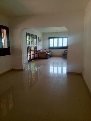 Annic Coronado Vende Exclusiva Quinta En El Trigal Norte Ref. 280396