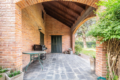 Casa En Monte Grande - 3 Dormitorios Y Escritorio - Apto Credito