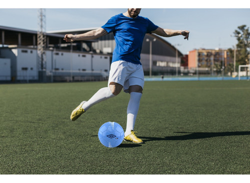 Pelota De Fútbol Umbro Formation N°5 Versátil Y Duradera