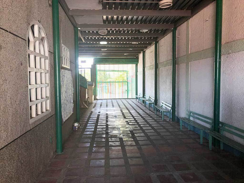 Local Comercial, Urb. Río Caura