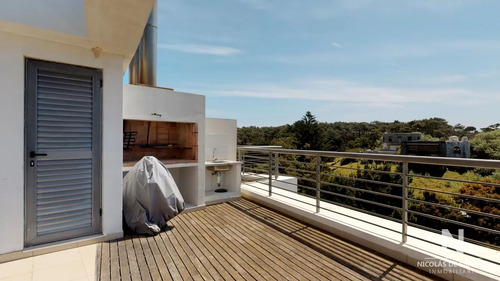 Pent House De 3 Dormitorios En Suite En Edificio Blue Bird , Punta Del Este , Playa Brava