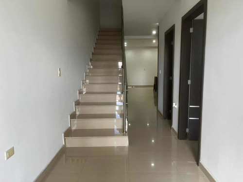 Imagen 5 de 12 de Jcs En Venta Hermosa Casa En Pirineos