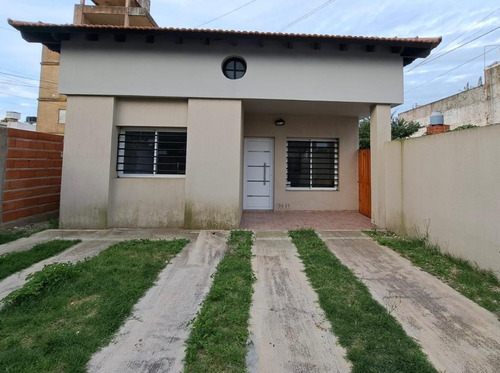Casa En Santa Teresita A Metros Del Centro Y Con Gas Natural