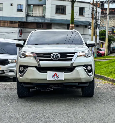 Toyota Fortuner 2.7l Mid