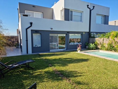 Venta Casa 5 Ambientes Con Piscina  En Casas De Santa María  Villanueva Tigre