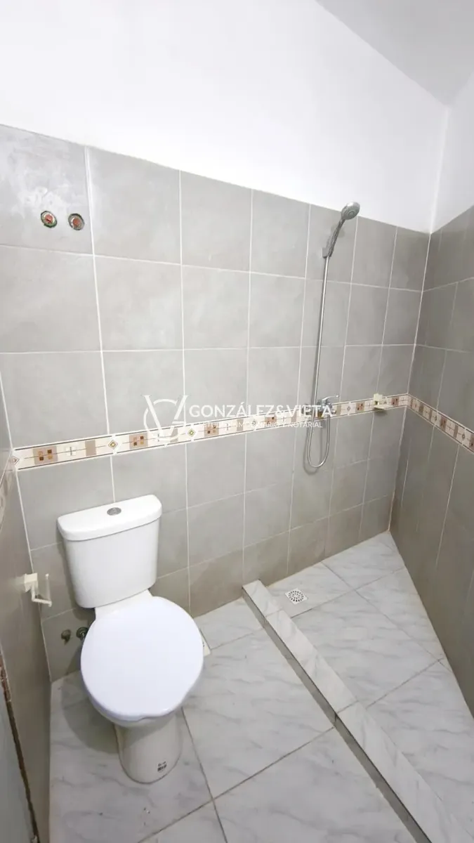Apartamento De 1 Dormitorio Con Patio Y Entrada De Auto  En Flor De Maroñas · Foto 4
