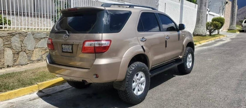 Imagen 3 de 8 de Toyota Fortuner 2012