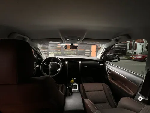 Toyota Fortuner 2.7 At