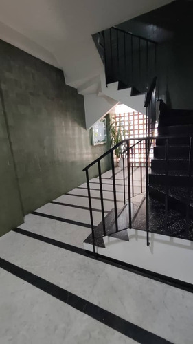 Apartamento En Venta Ubicado En Bello Monte, El Recreo.
