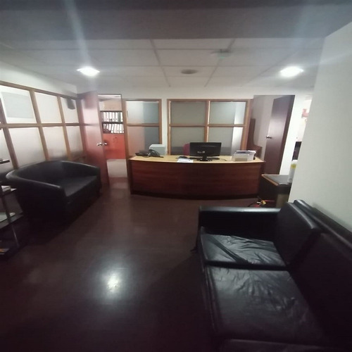 Se Arrienda Oficina 5 Privados, Recepción, 2 Baños