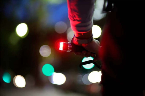 Imagen 3 de 7 de Luz Para Manillar De Bicicleta Color Rojo