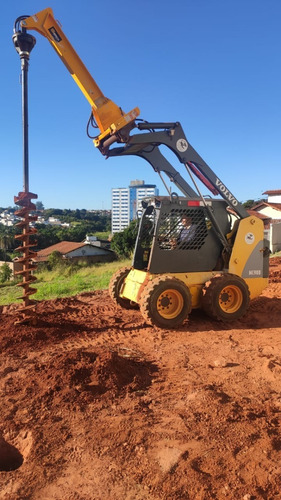 Imagem 7 de 12 de Minicarregadeira Bobcat Volvo Mc90b