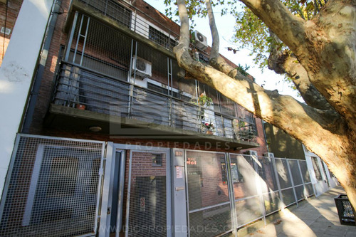 Departamento 3 Ambientes Con Balcon. Prox A Av Centenario