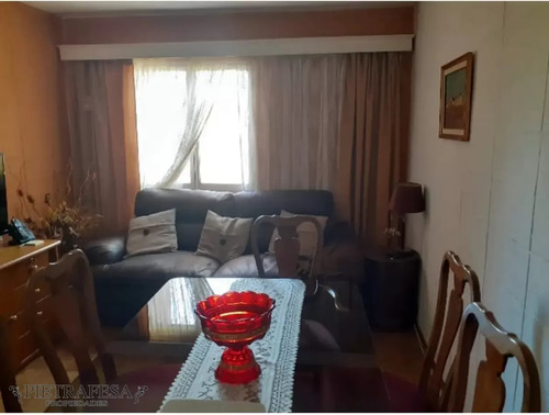 Apartamento En Venta, 2 Dormitorios, 1 Baño, Cochera, Cno Carrasco, Complejo Vicman, Malvin Norte.