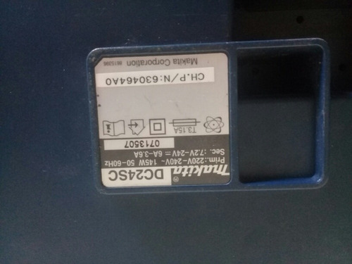 Imagem 2 de 2 de Carregador Makita