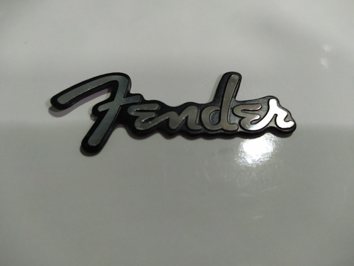 1 Emblema Fender Laminado Miniatura Universal De Pegar 5.5x2