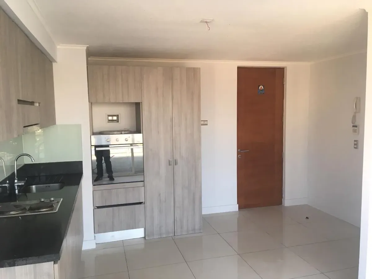Imagen 3 de 7 de Sin Comisión. Departamento 1d 1b En Piso 9, Vista Al Oriente