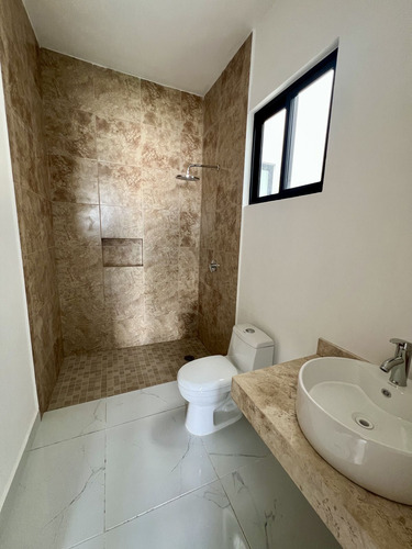 Casa En Venta En Morera, Cholul, De 4 Habitaciones Con Alberca
