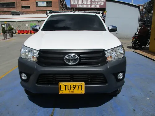 Toyota Hilux 4x2 2700cc Mt Aa - Estacas