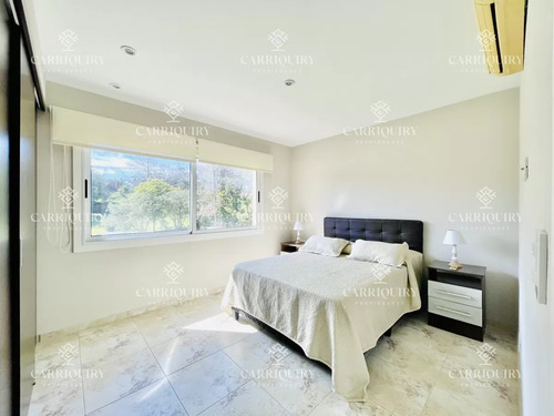 Excelente Casa De 4 Dormitorios, Piscina Climatizada Y Barbacoa En Pinares, Punta Del Este