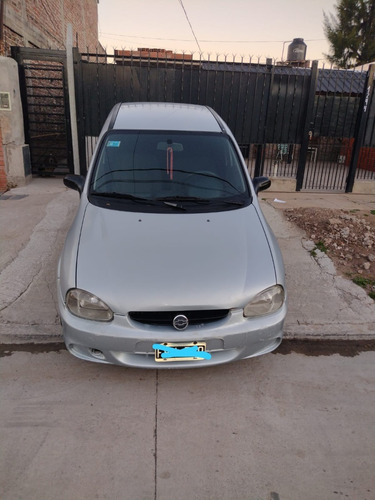 Imagen 3 de 8 de Chevrolet Corsa 1.6 2006