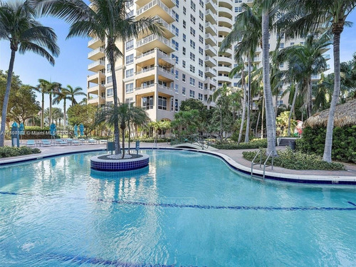 Departamento  En Venta En Aventura, Miami, Florida