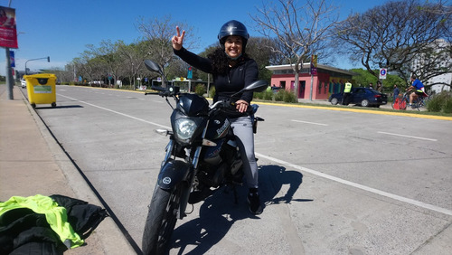 Clases De Moto Principiantes 150c.c . Alquiler Moto Exámen