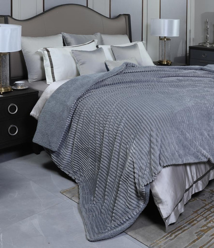 Imagen 2 de 8 de Frazada Flannel Corderit Al Tono Línea Pontevedra Queen Gris