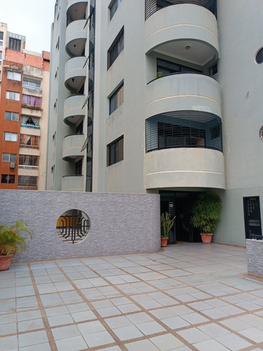 Apartamento En Alquiler En La Chimenea. S/amoblar. Piso1 Hg