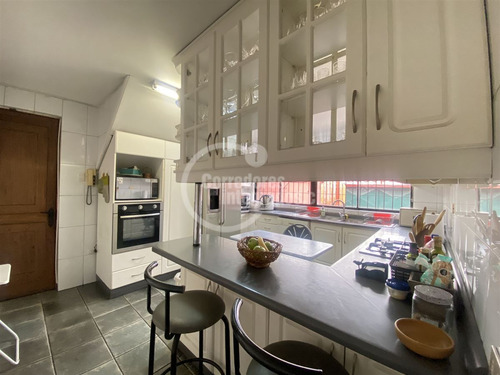 Casa En Venta De 7 Dorm. En Vitacura Santa María.san Benito.