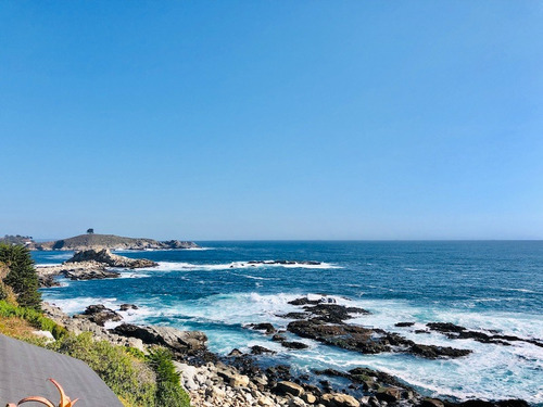 Sólida Casa En Venta En Primera Línea De Zapallar