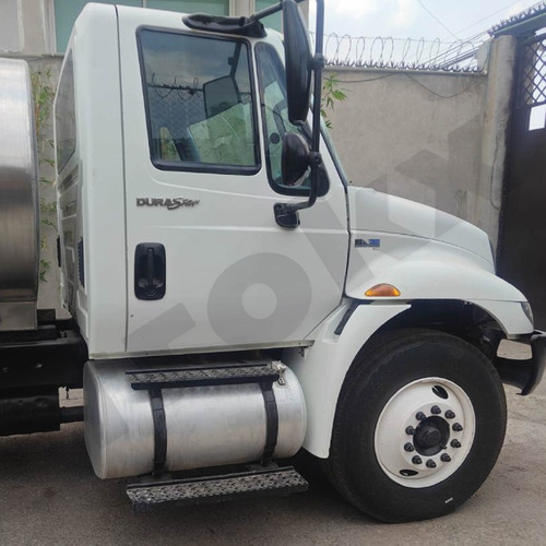 International 4300 Modelo 2013 Con Pipa De Acero Inoxidable