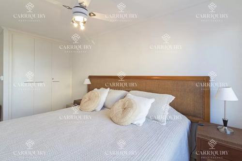 Punta Del Este, Península, Departamento De 2 Dormitorios Con Piscina, Terraza Y Cochera.