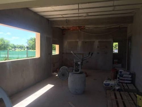 Imagen 7 de 12 de Lindisima Casa En Venta De 2 Pisos Con Pileta A La Laguna!