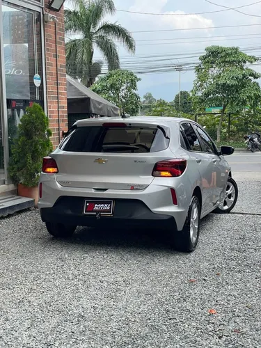 Chevrolet Onix 1.0T Premier Hatch At