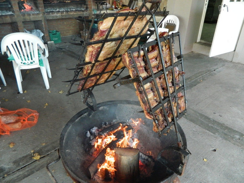 Imagen 3 de 10 de Asador Parrillero Perniles A Domicilio
