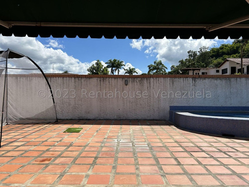 Casa En Venta En Macaracuay Caracas Calle Cerrada Piscina Parrillera Jacuzzi
