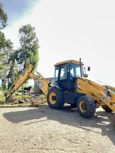 Imagen 3 de 4 de Trabajos Con Retroexcavadora.