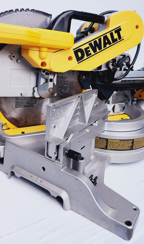 Sierra Ingletadora Dewalt Dws779 De Doble Bisel 110v (Usado)