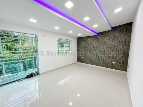 Casa Remodelada En Venta En Macaracuay Caracas Parrillera Psicina 3 Plantas Terraza Privada